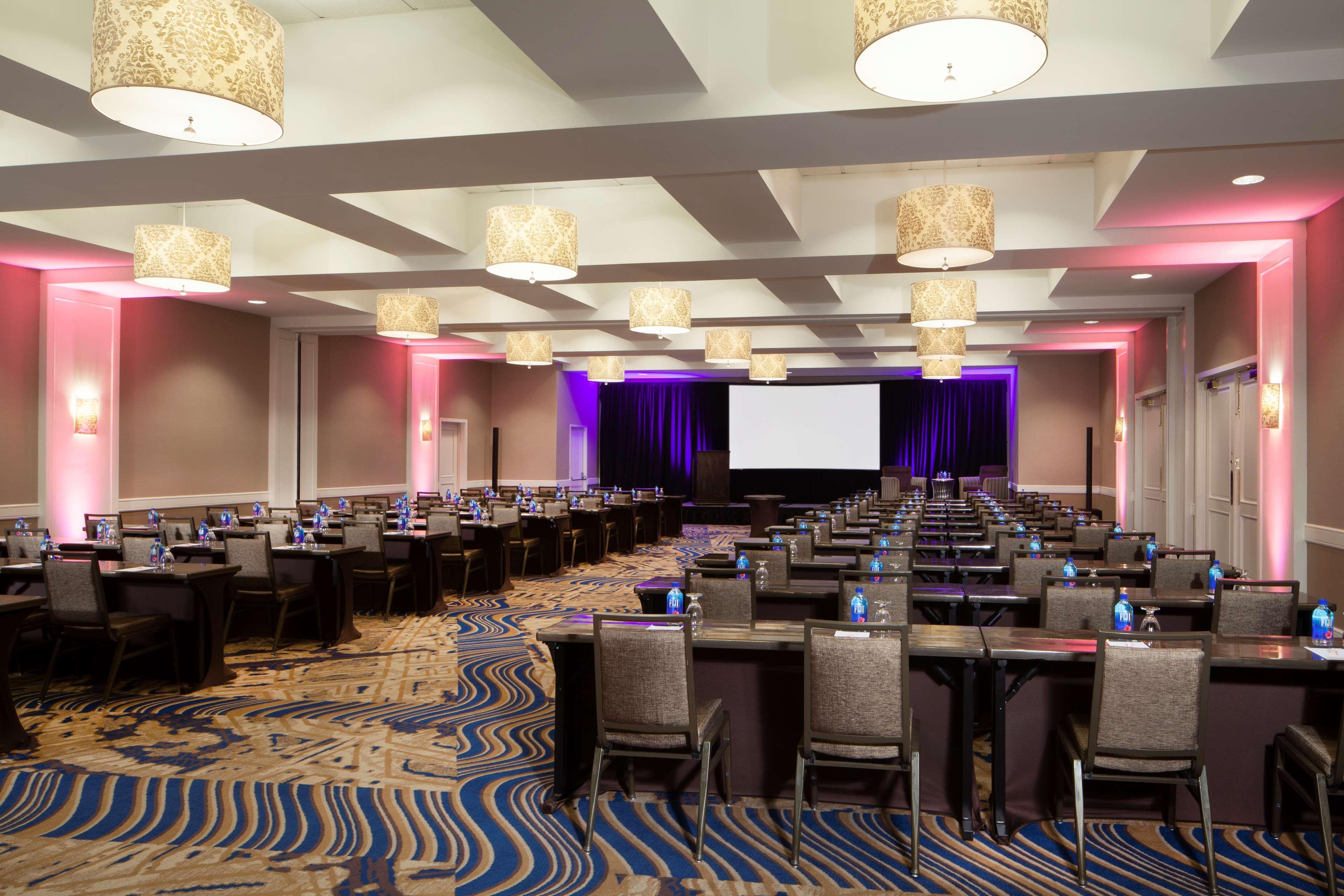 Отель Hilton Boston Back Bay Экстерьер фото