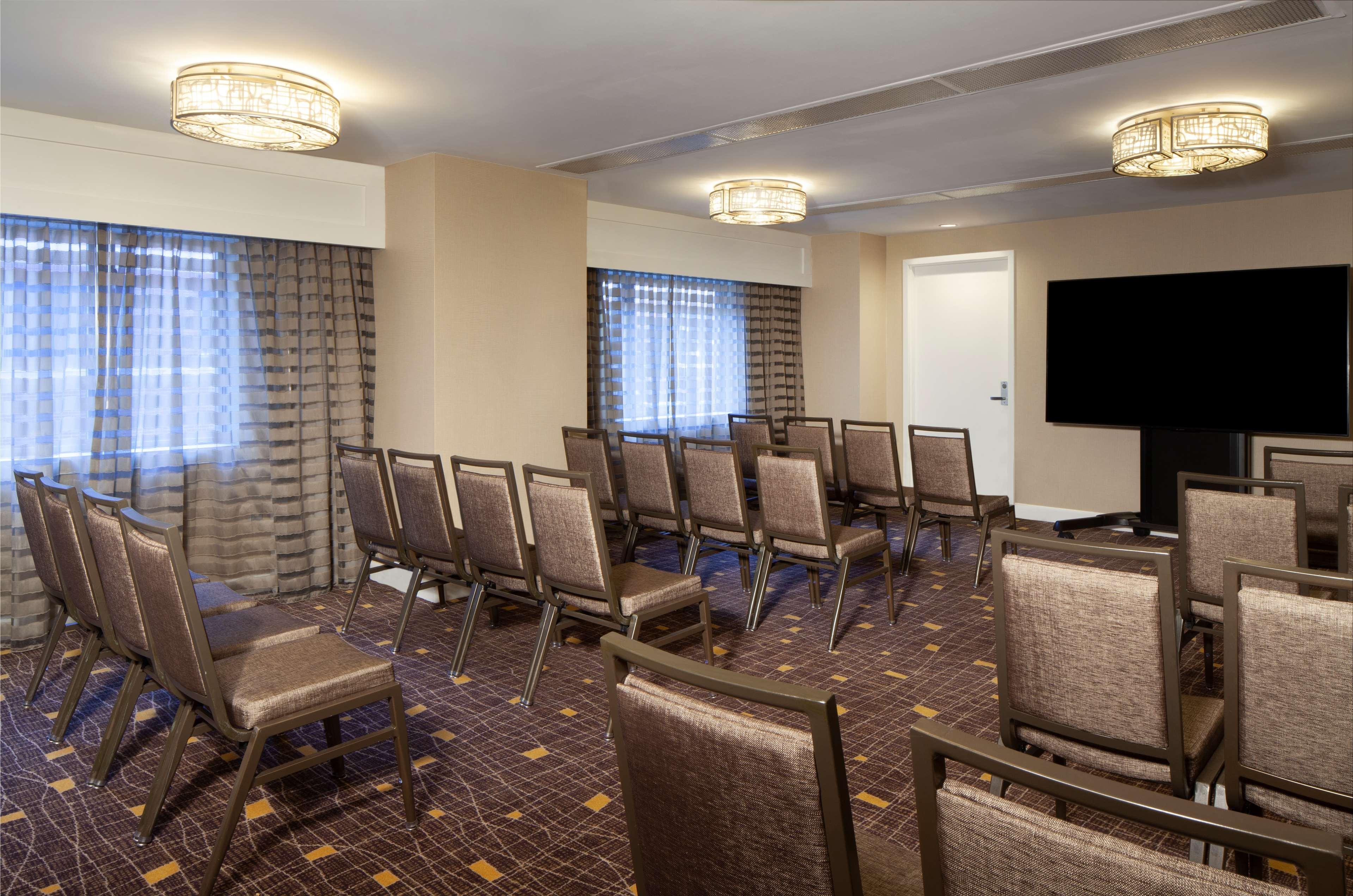 Отель Hilton Boston Back Bay Экстерьер фото