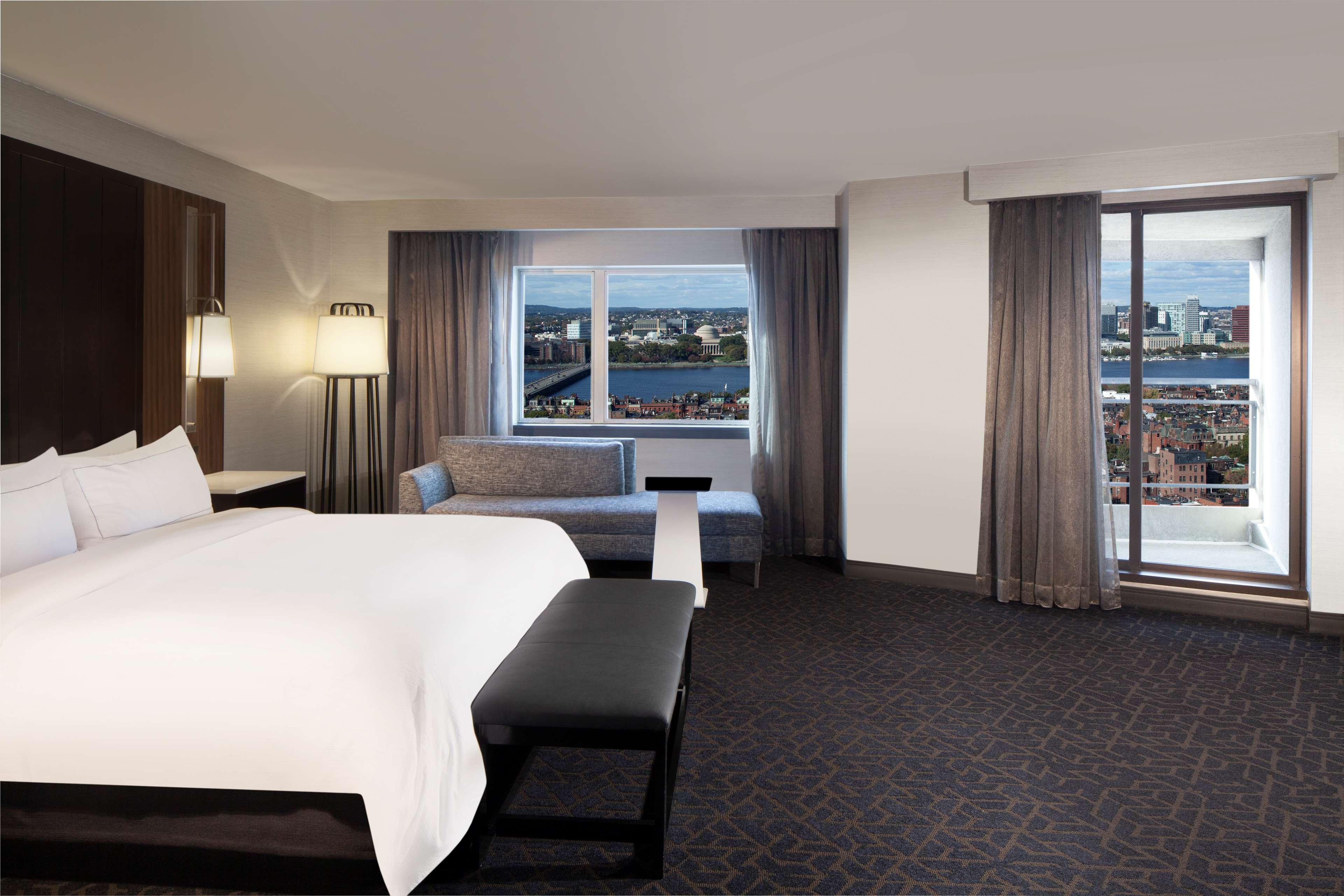 Отель Hilton Boston Back Bay Экстерьер фото