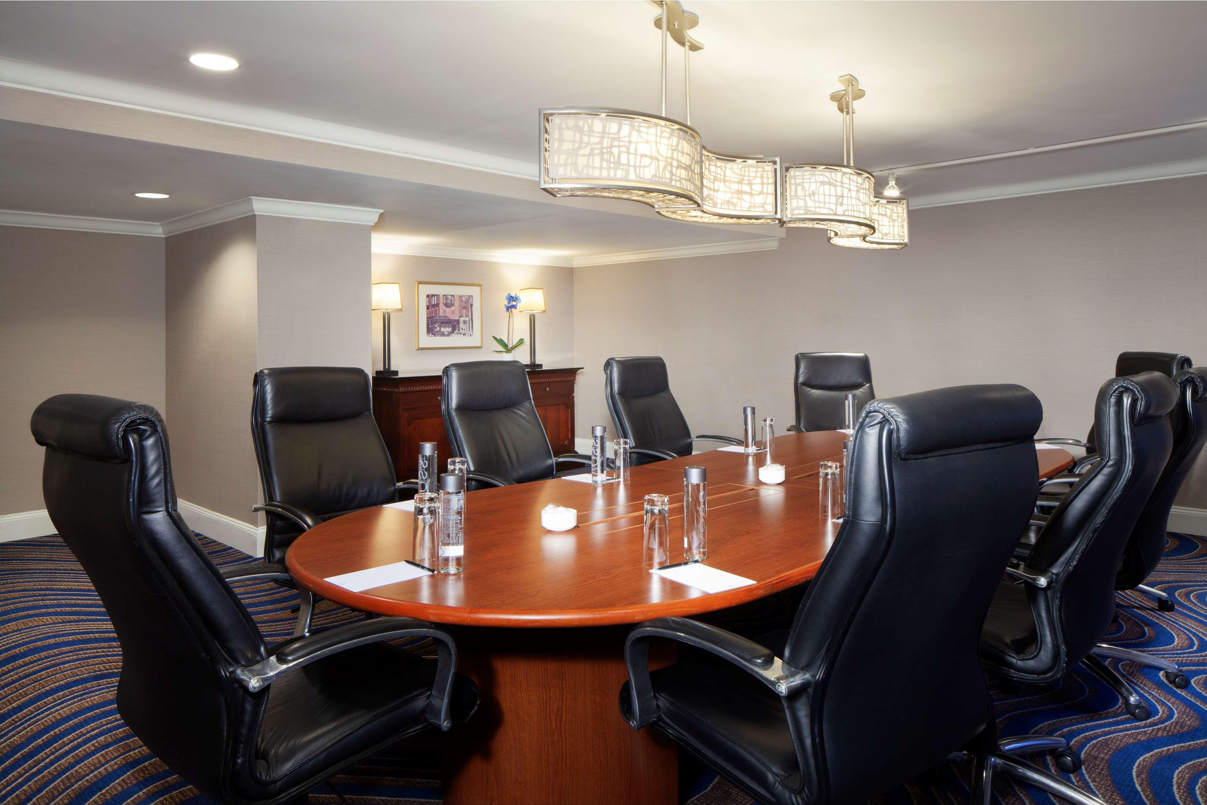 Отель Hilton Boston Back Bay Экстерьер фото