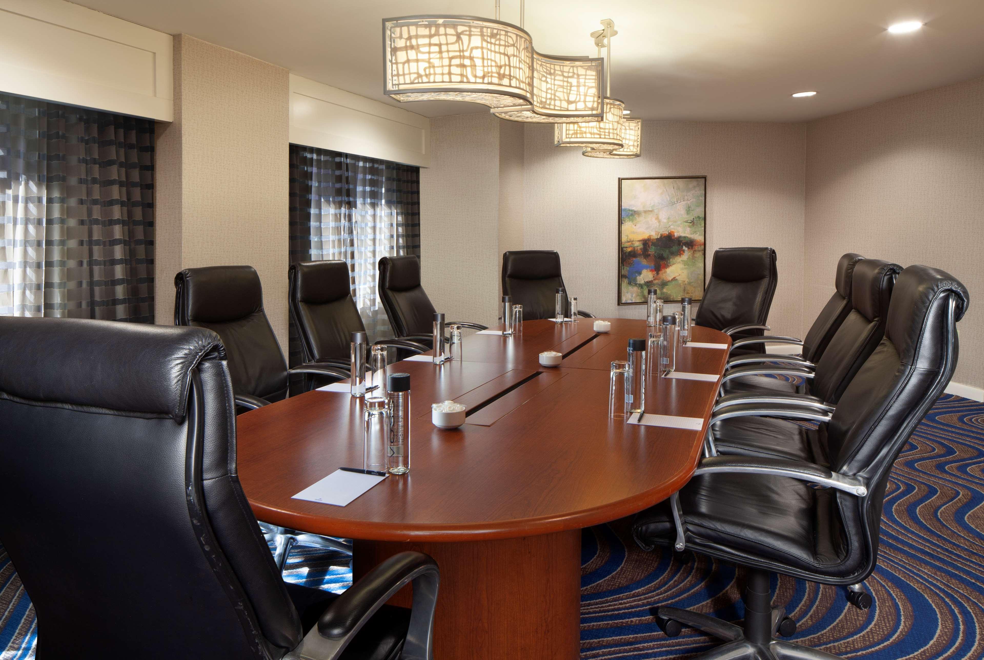 Отель Hilton Boston Back Bay Экстерьер фото