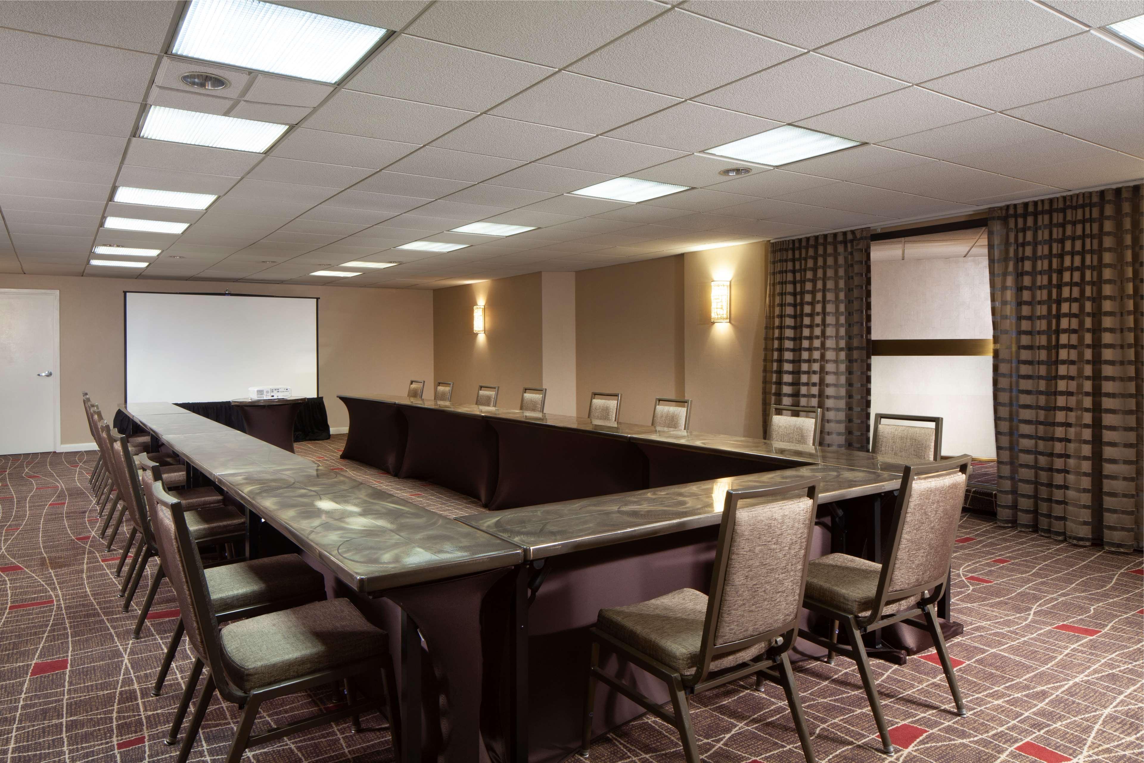 Отель Hilton Boston Back Bay Экстерьер фото