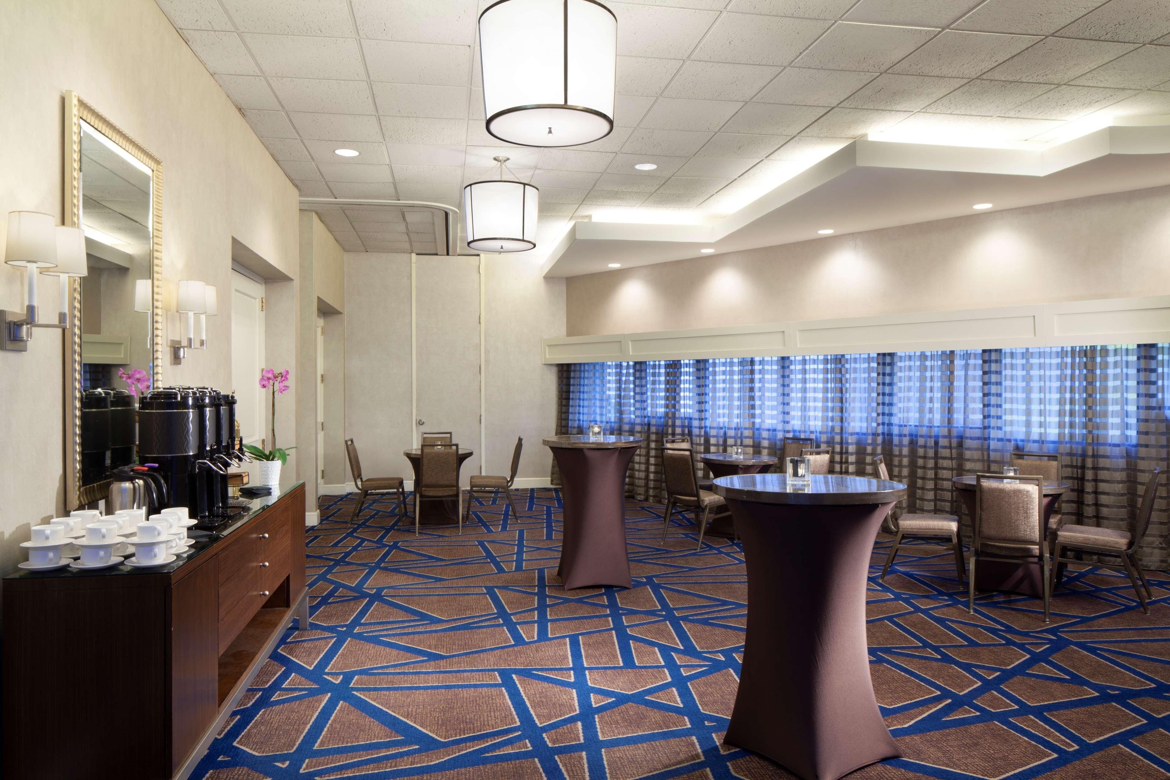 Отель Hilton Boston Back Bay Экстерьер фото