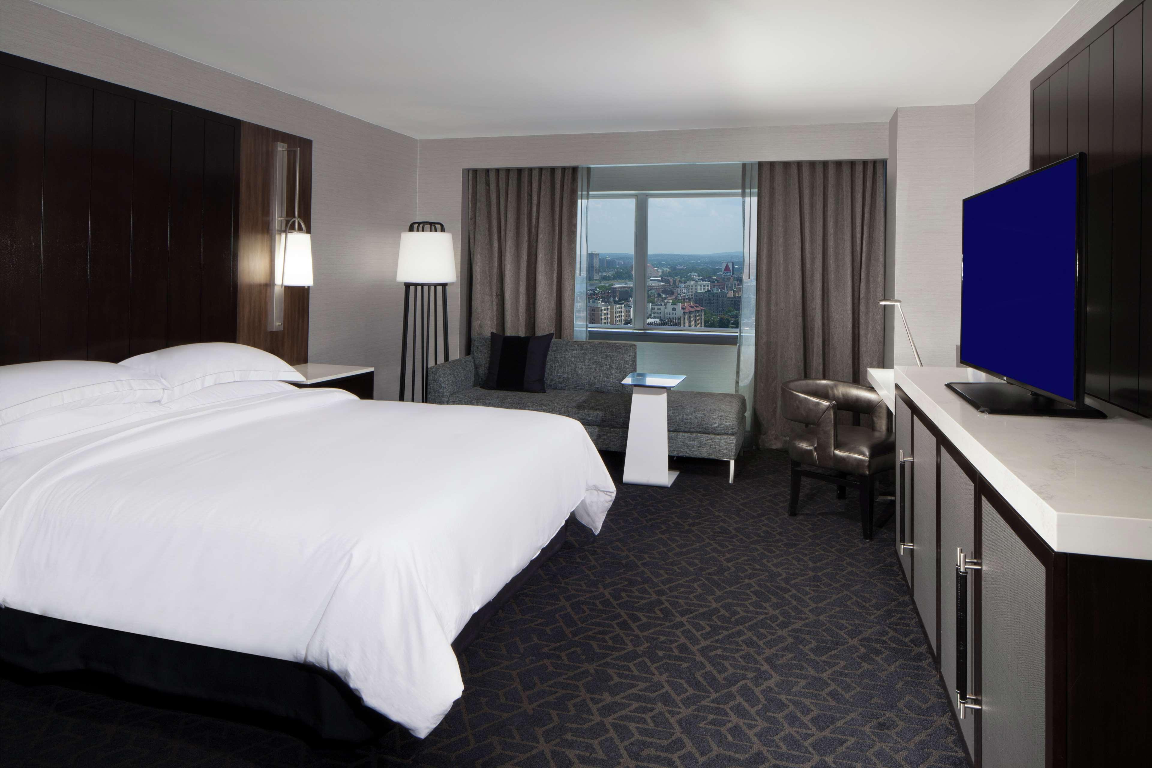 Отель Hilton Boston Back Bay Экстерьер фото