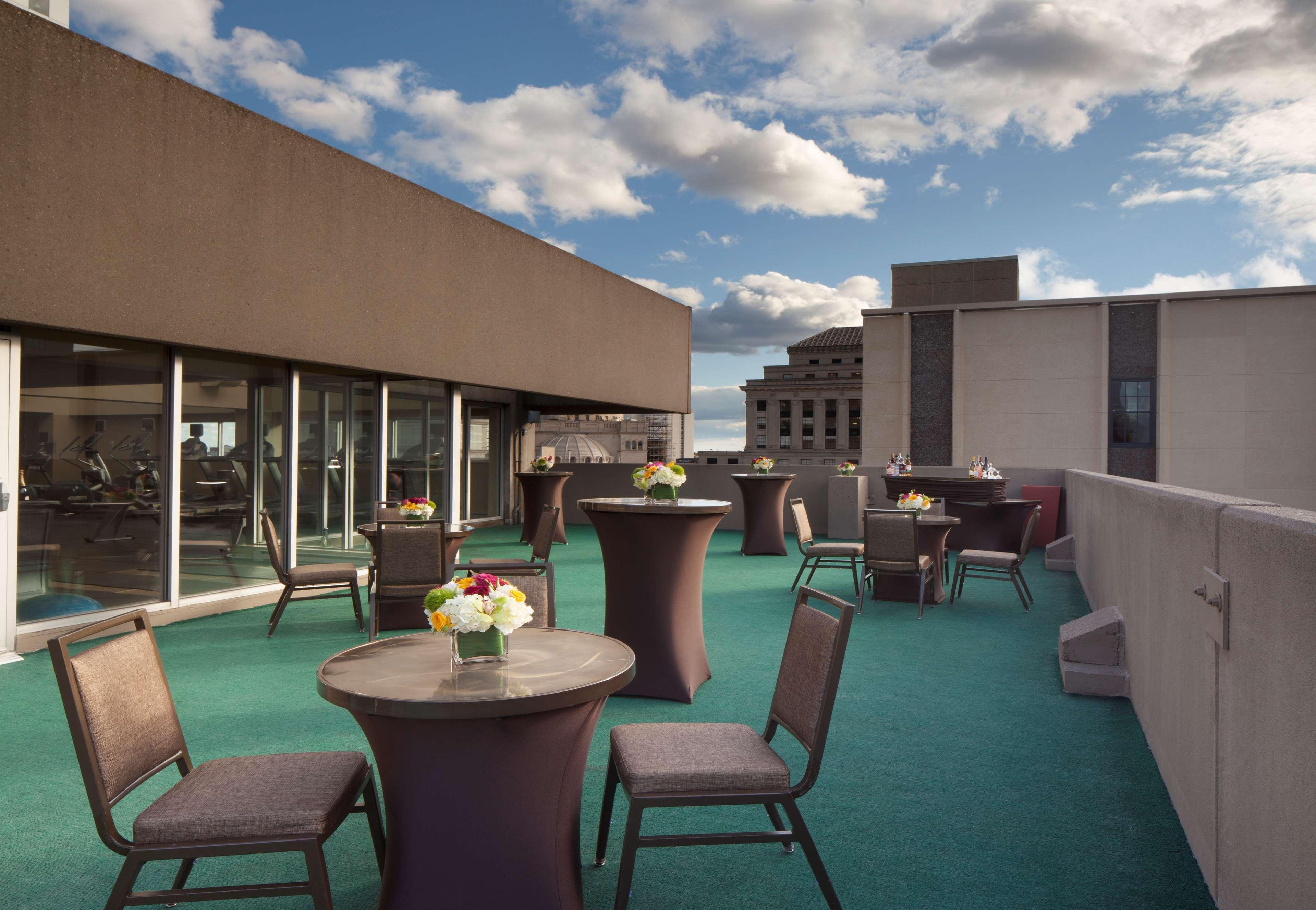 Отель Hilton Boston Back Bay Экстерьер фото