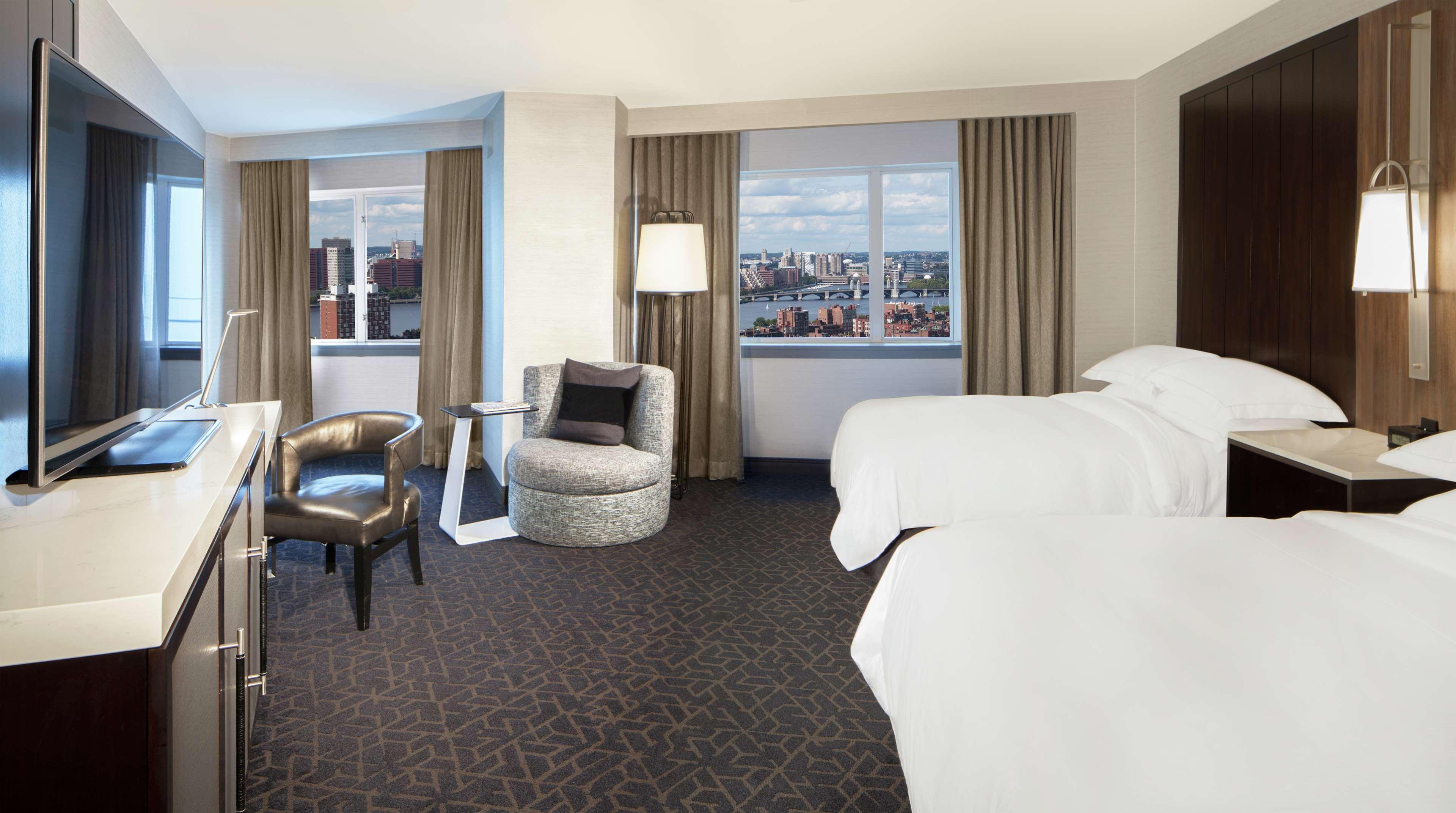 Отель Hilton Boston Back Bay Экстерьер фото