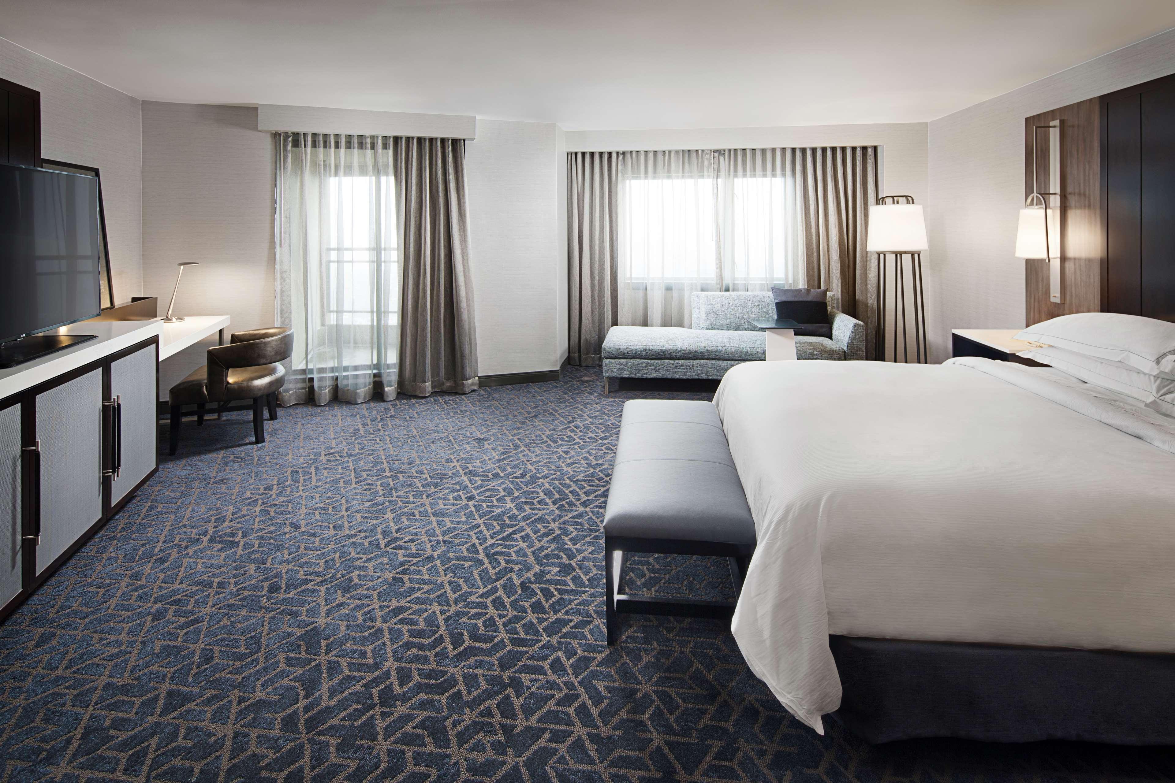 Отель Hilton Boston Back Bay Экстерьер фото