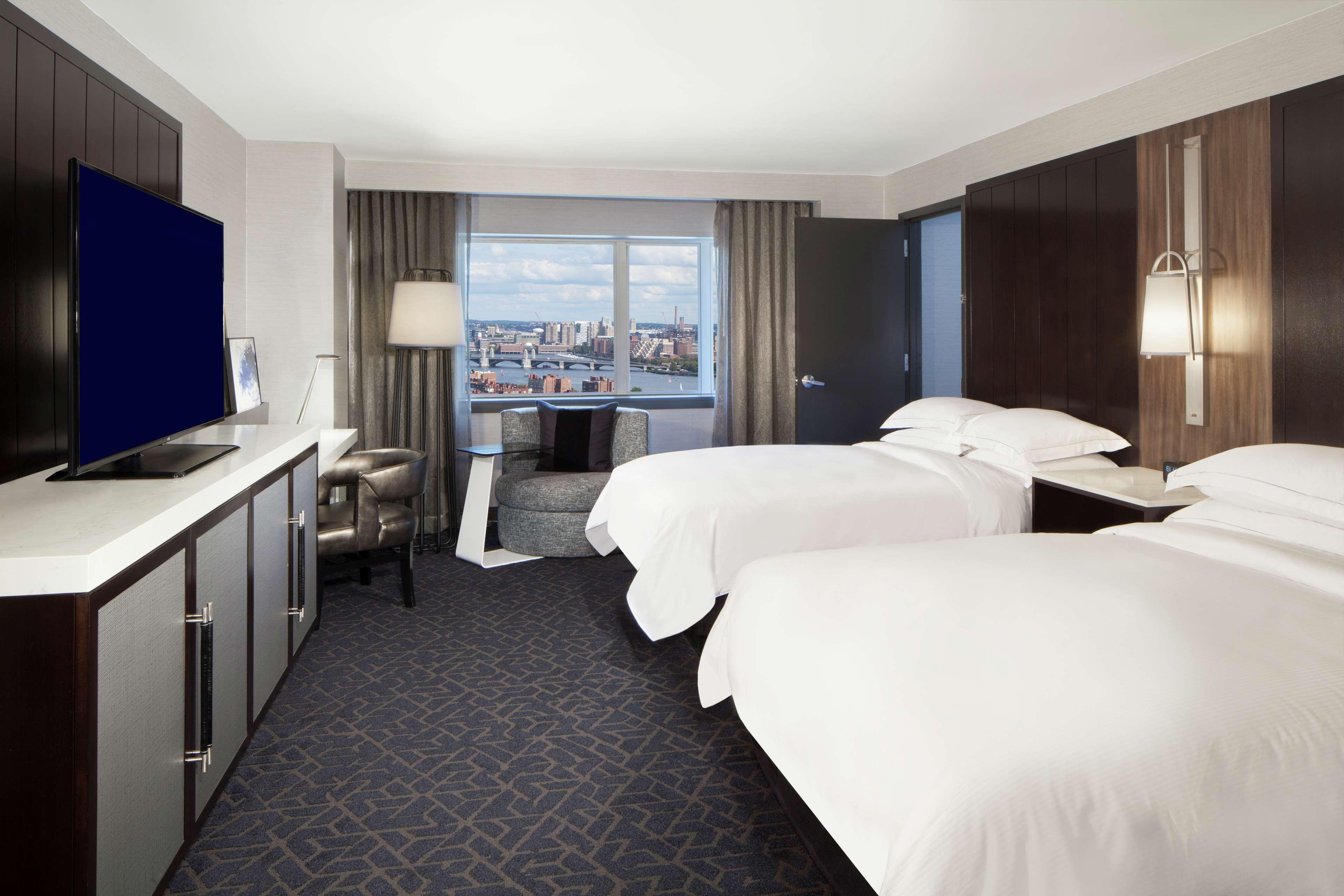 Отель Hilton Boston Back Bay Экстерьер фото