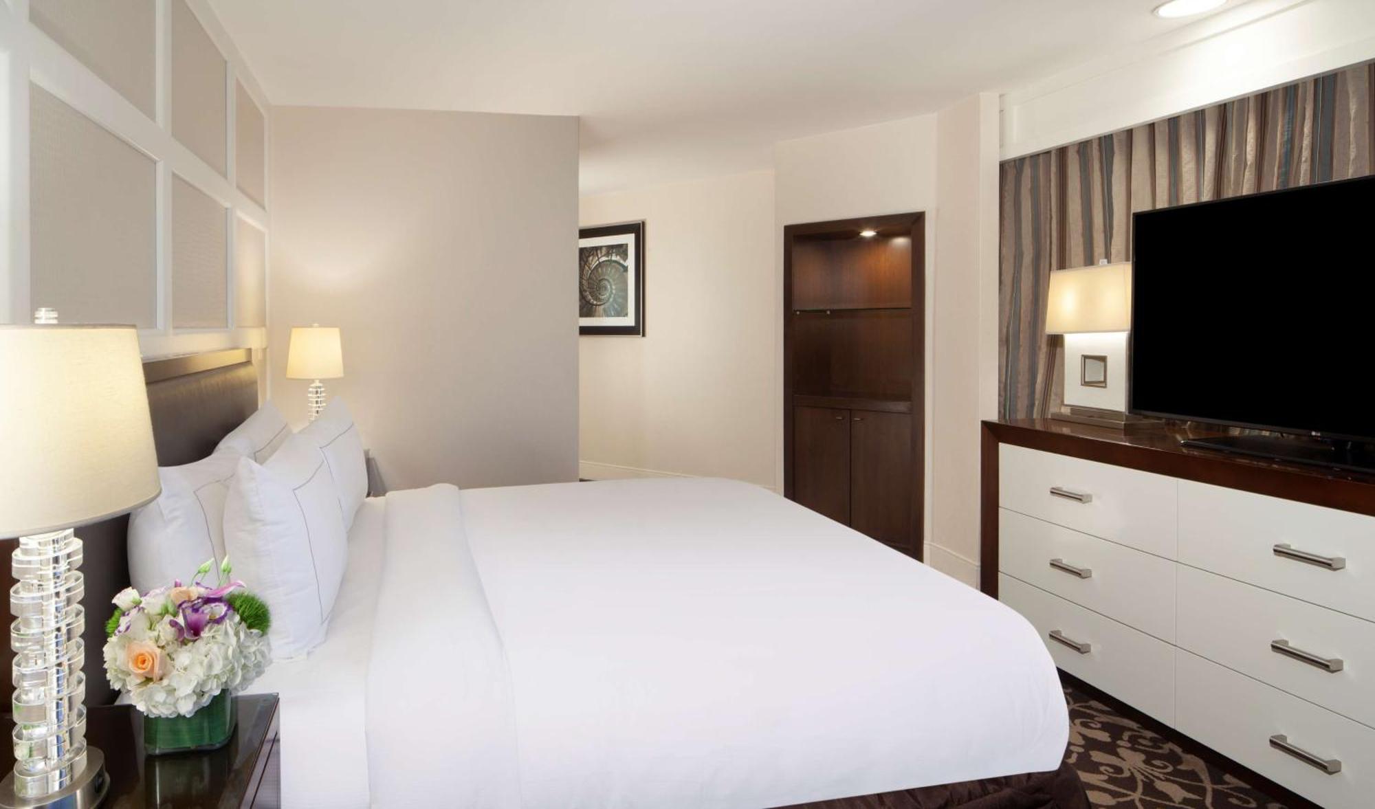 Отель Hilton Boston Back Bay Экстерьер фото
