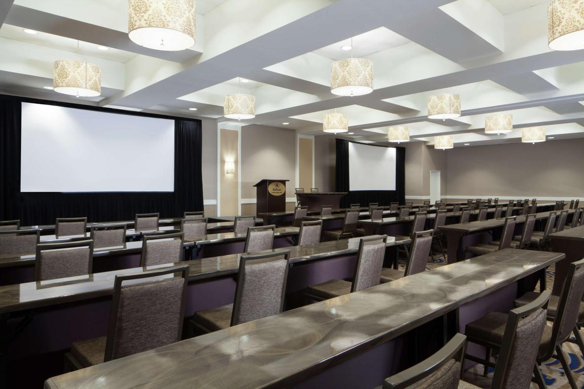 Отель Hilton Boston Back Bay Экстерьер фото