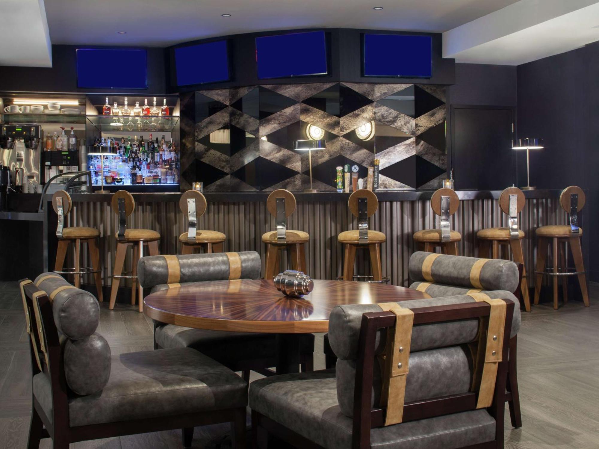 Отель Hilton Boston Back Bay Экстерьер фото