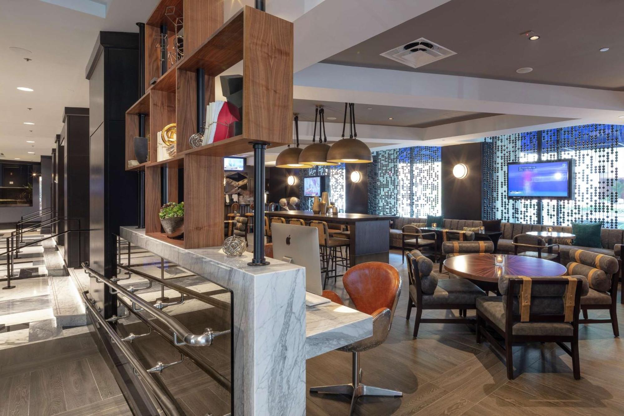 Отель Hilton Boston Back Bay Экстерьер фото