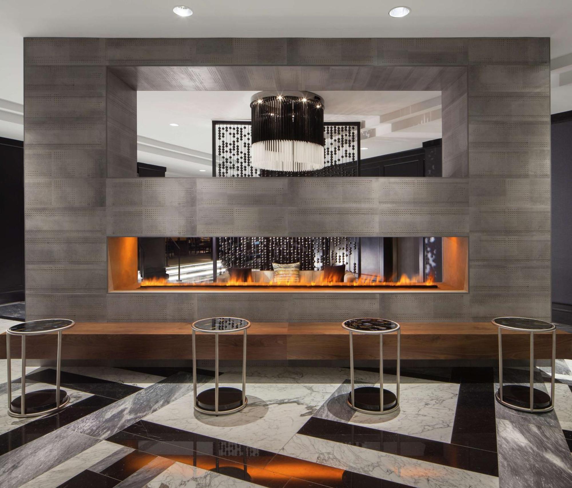 Отель Hilton Boston Back Bay Экстерьер фото