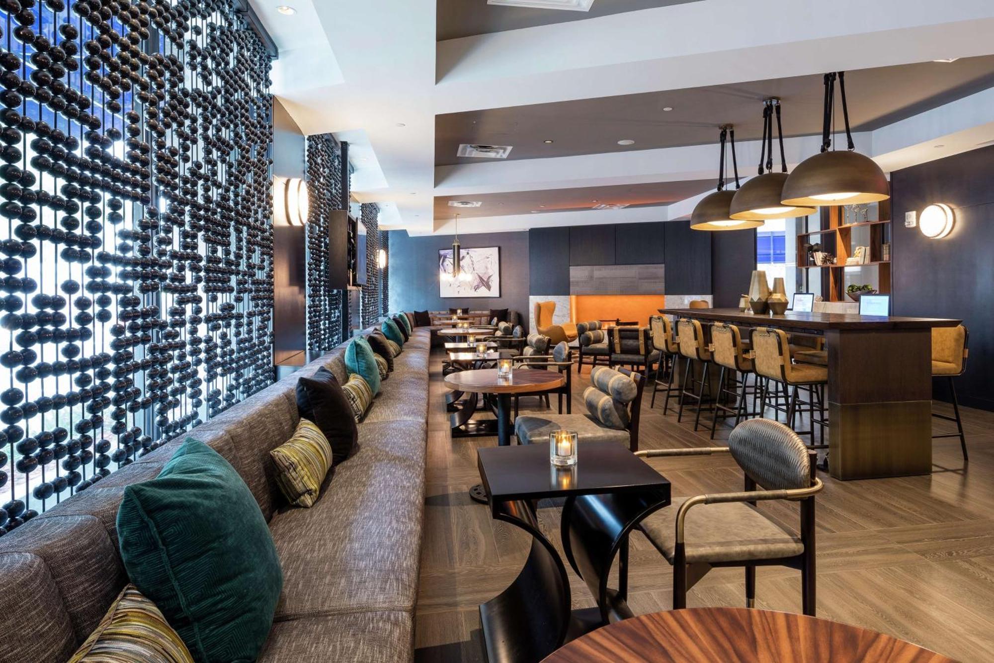 Отель Hilton Boston Back Bay Экстерьер фото
